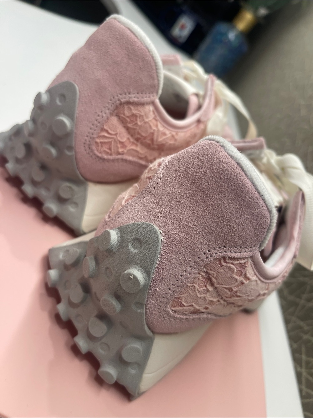New Balance Pink Lace-Trimmed Women's Sneakers New, but without tags - Picture 4 of 9